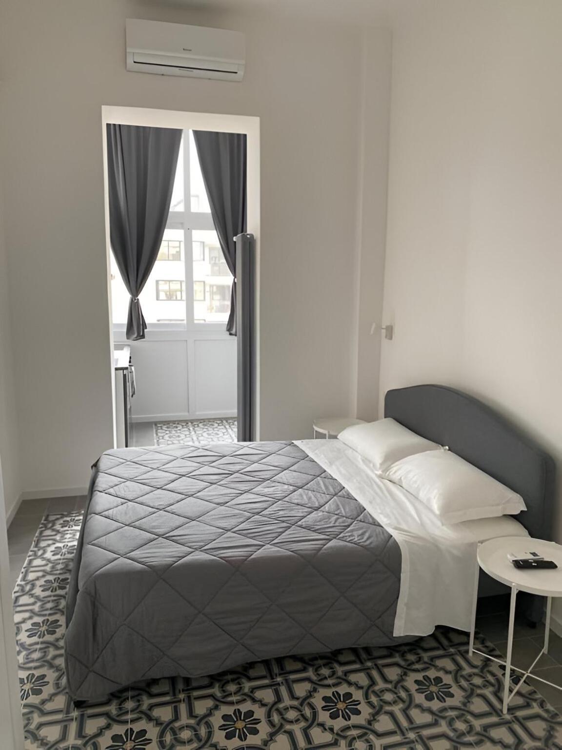Landlord 242 - Station Apartament *