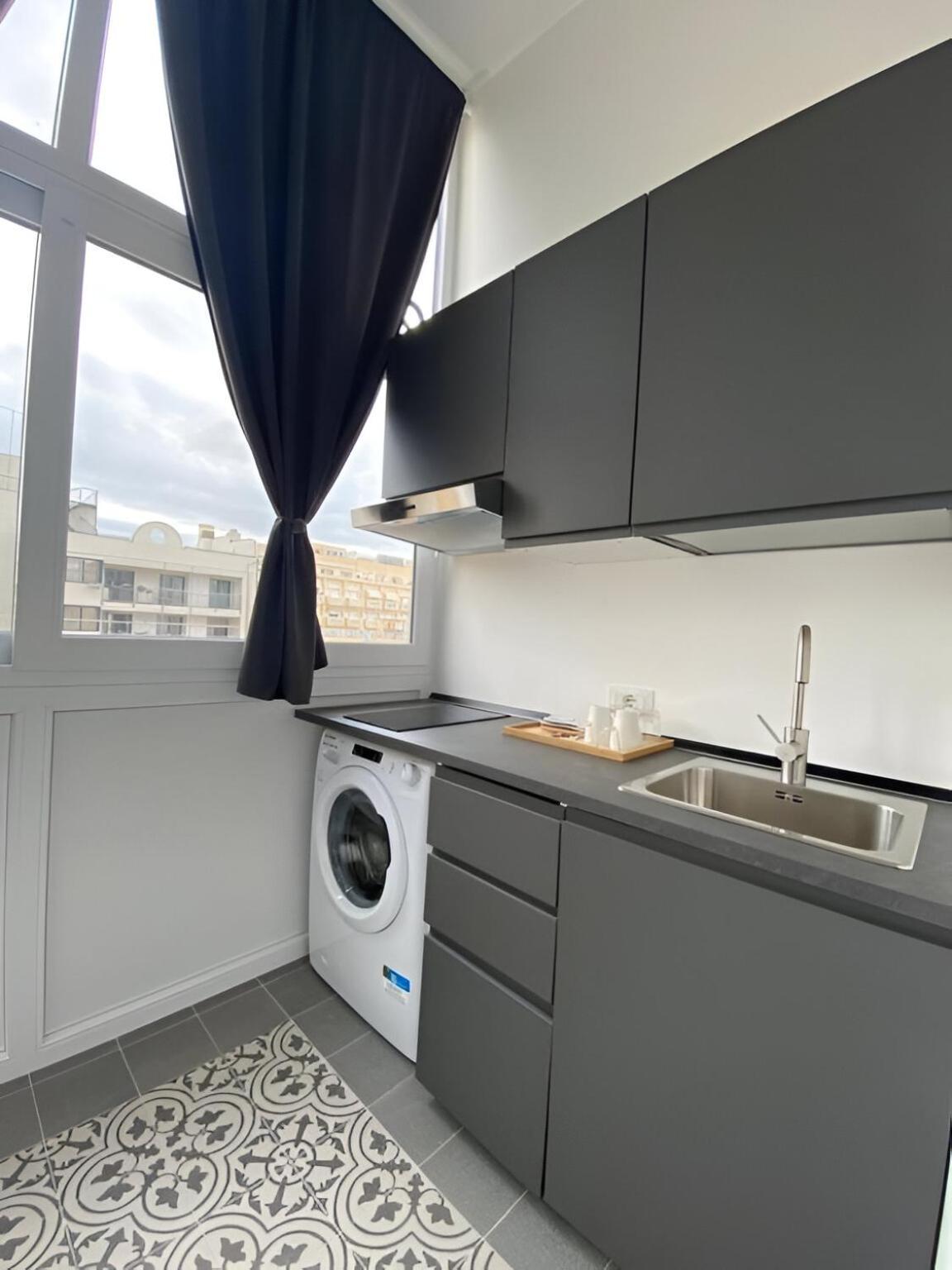 Landlord 242 - Station Apartament Bari